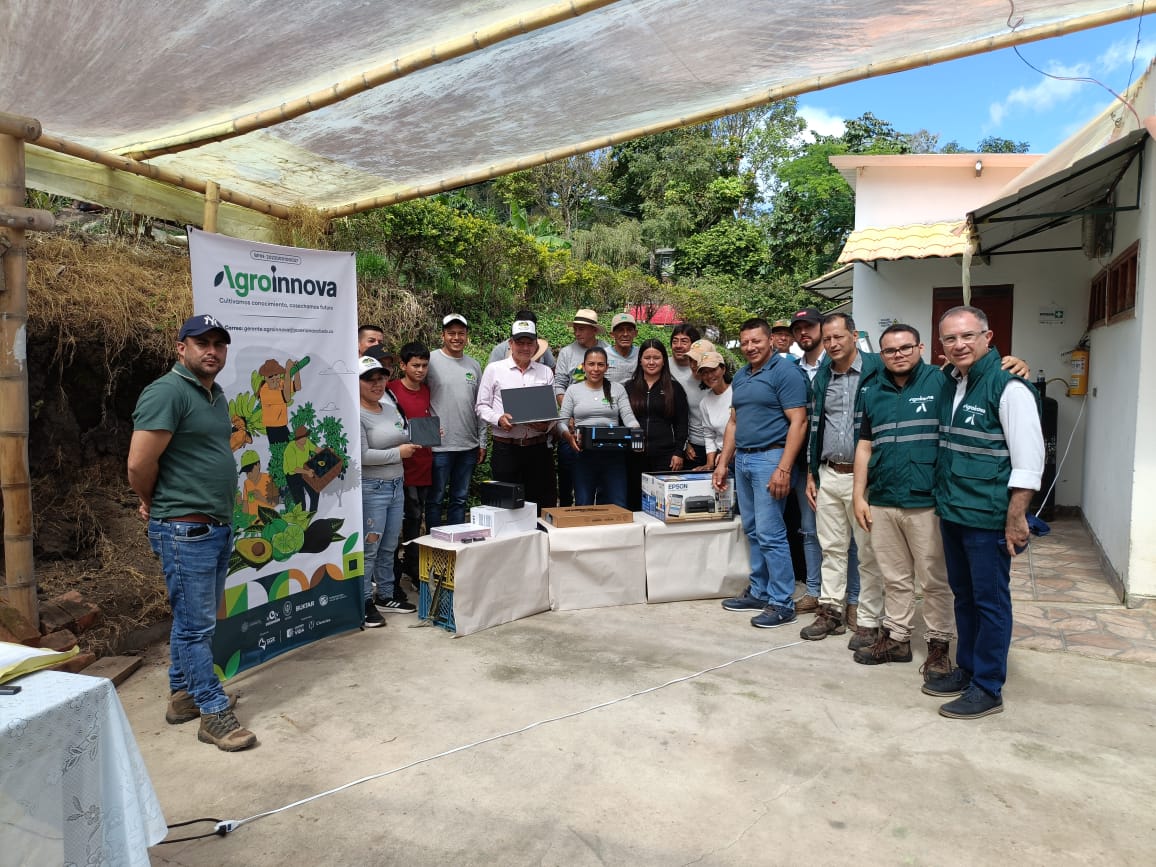 AgroInnova promueve el uso de tecnologías en pequeños y medianos productores de aguacate Hass, lima ácida Tahití y plátano en el suroccidente del país.