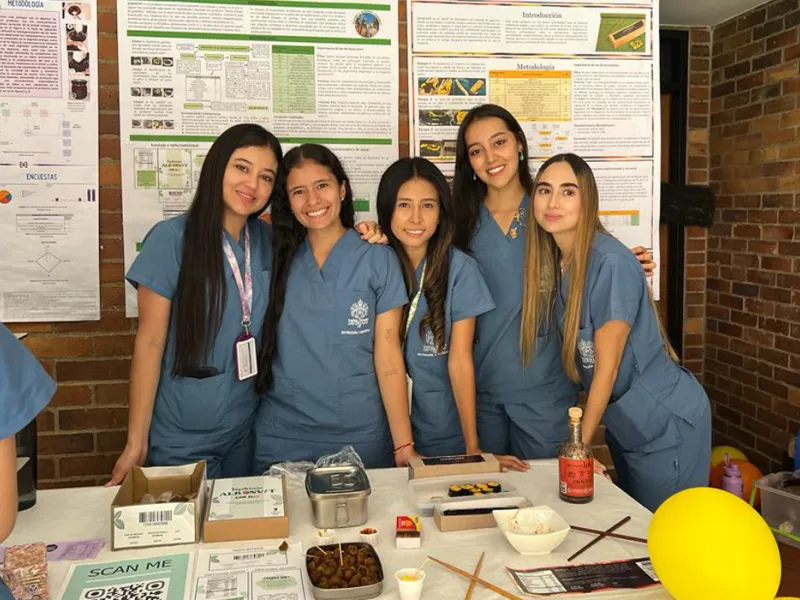 Estudiantes de Nutrición y Dietética sorprendieron con sus propuestas alimentarias en el Encuentro de Trabajos Finales