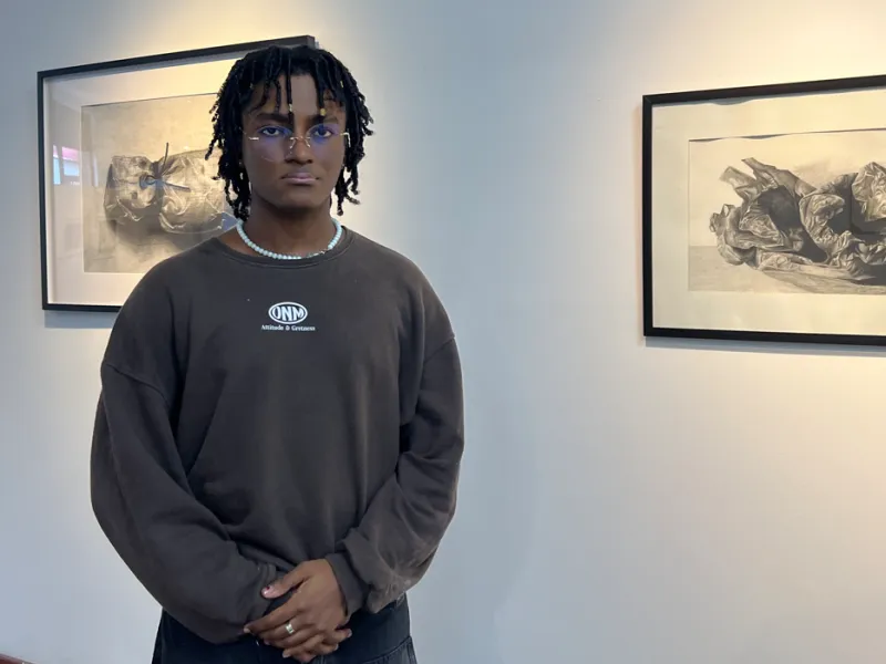 Estudiantes de Artes Visuales exploraron la memoria en la exposición 'Huellas entre lápiz y agua'