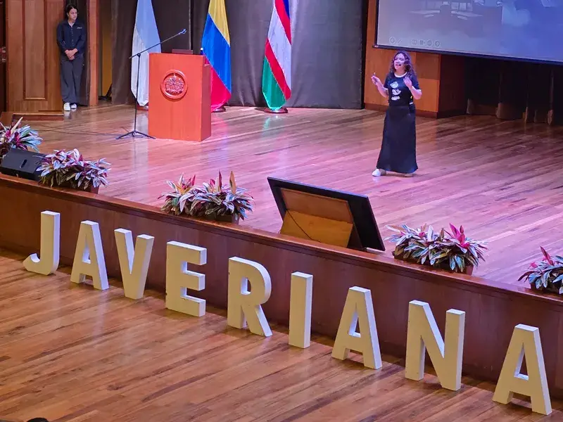 Yesenia Niño, gerente de Cinecolor, empresa representante de Disney en Colombia, durante su conferencia en la Javeriana Cali